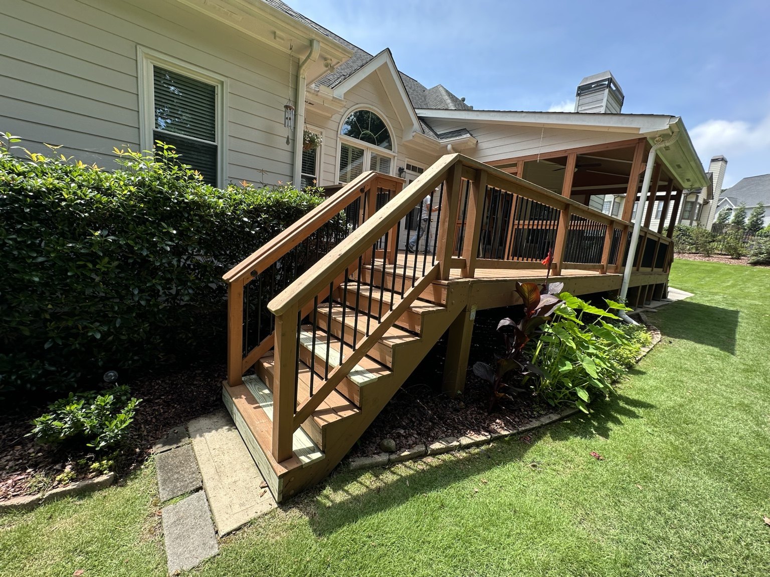 Deck and screened porch before renovation — view 4